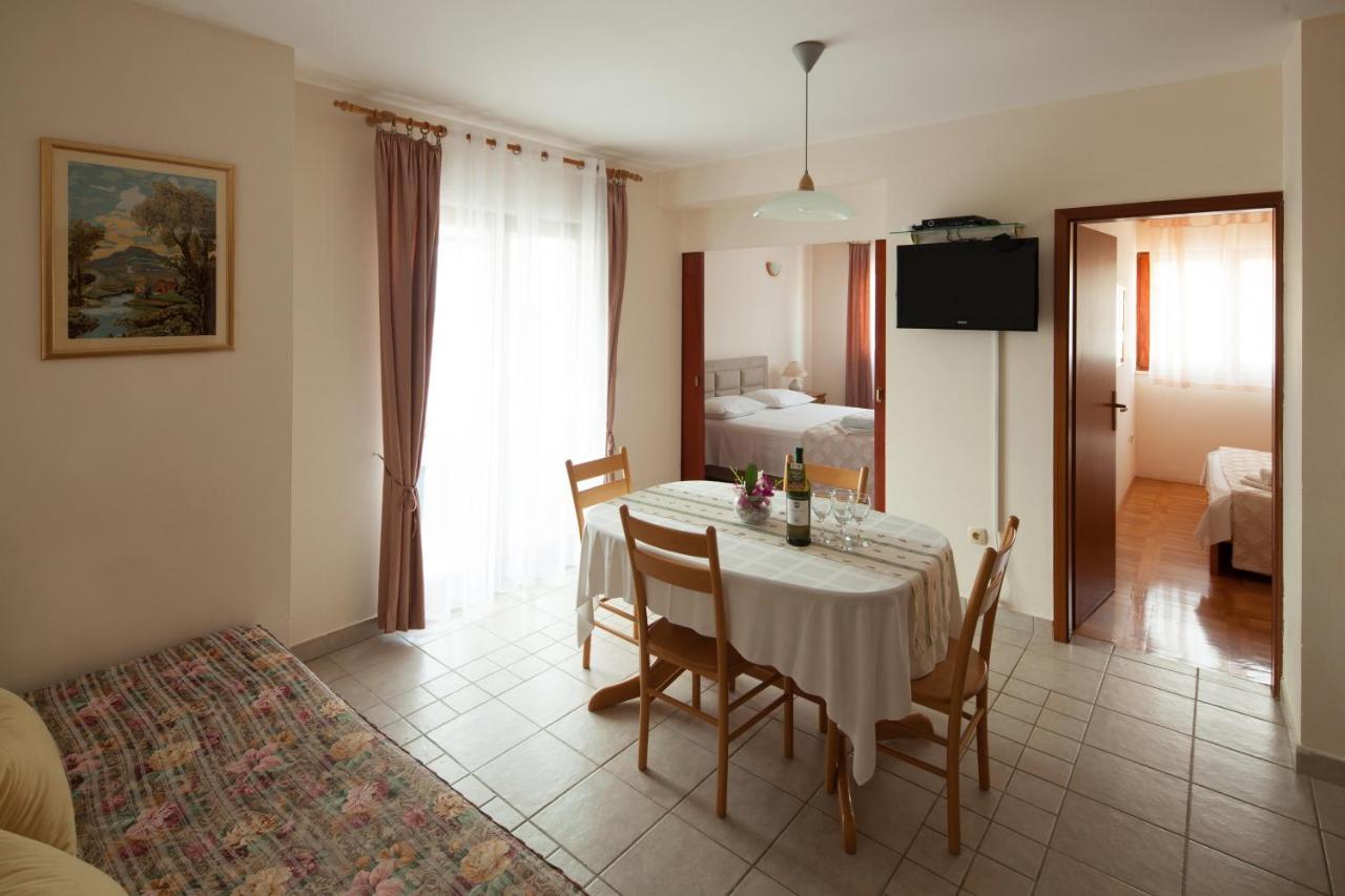 Apartments By The Sea Bilo, Primosten - 4191 Exterior foto